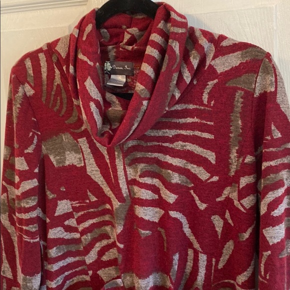 Damee, Inc women’s small high loose neck print tunic top - Picture 3 of 5